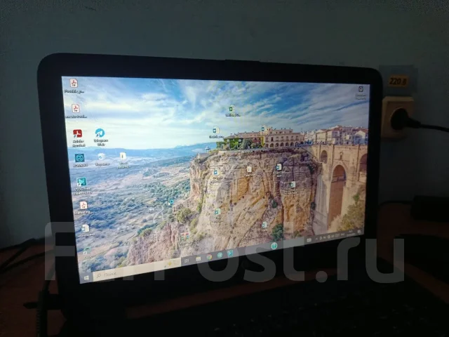HP 250 G4. 15.6", 1,6����, ��� 4 ��, ���� 500���, WiFi: 1, Bluetooth: 1, ����������� �� 1��. ����