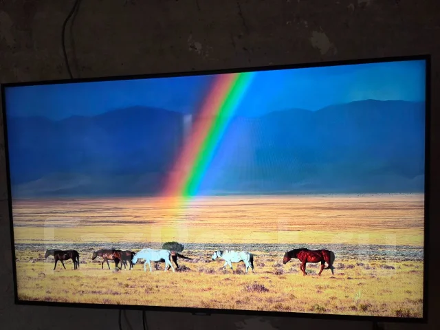 Samsung UE43CU7100. LED ����
