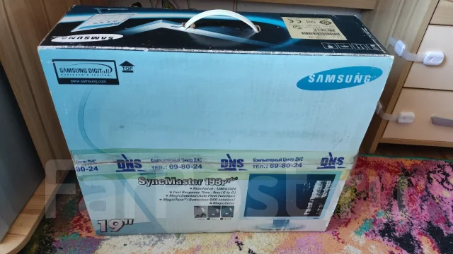 Samsung. 19", ���������� �� (LCD, LED, QLED) ����