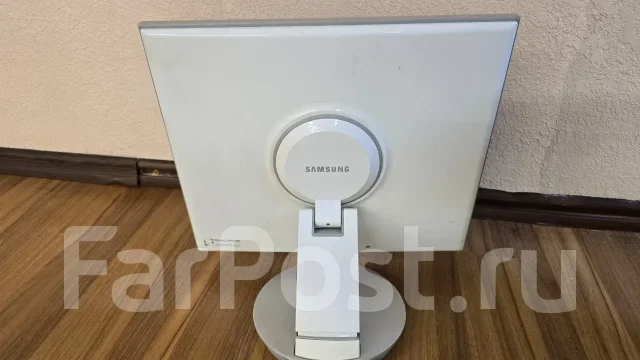 Samsung. 19", ���������� �� (LCD, LED, QLED) ����