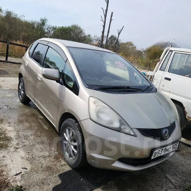 Honda Fit. �������, ��������, 1.3 (100��.�.), ������, 330 240����. �� ����