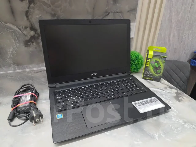 Acer. 15.6", 2,3����, ��� 8 ��, ���� 256���, WiFi: 1, Bluetooth: 1, ����������� �� 2��. ����