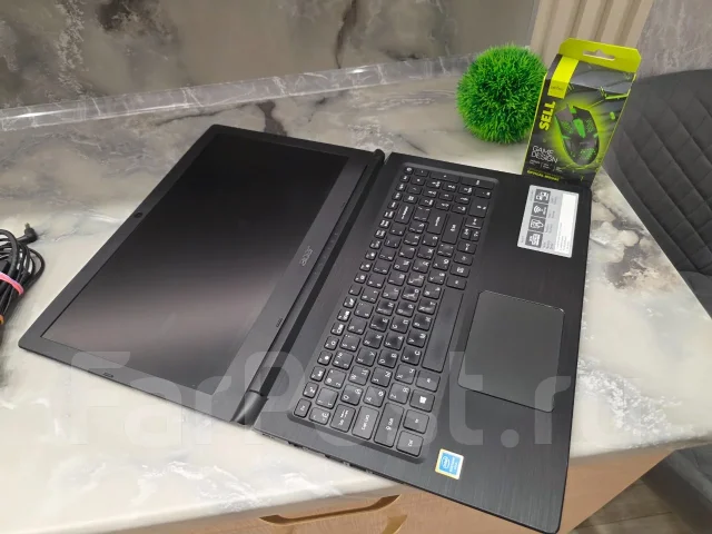 Acer. 15.6", 2,3����, ��� 8 ��, ���� 256���, WiFi: 1, Bluetooth: 1, ����������� �� 2��. ����