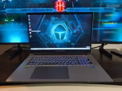 Thunderobot. 17.3", 4,4����, ��� 16 ��, ���� 512���, WiFi: 1, Bluetooth: 1, ����������� �� 2��. ����