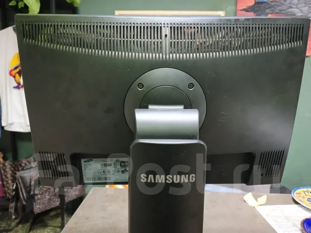 Samsung. 20", ���������� �� (LCD, LED, QLED) ����