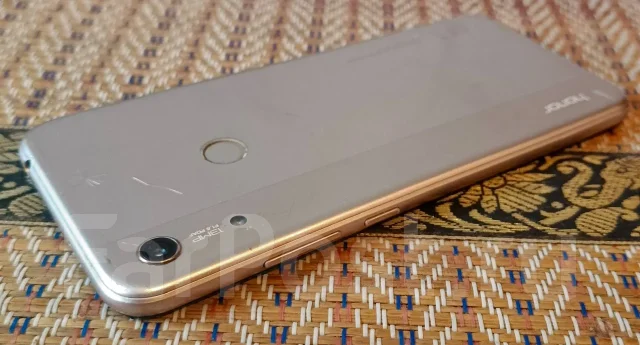 Honor 8A. �/�, 32 ��, �������, 3G, 4G LTE, Dual-SIM ����