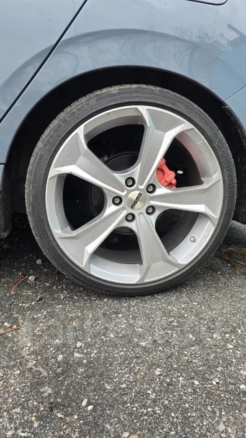MOMO. 9.5x19", 5x114.3, ET40, �� 72,6���. ����