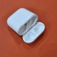 Apple AirPods ����