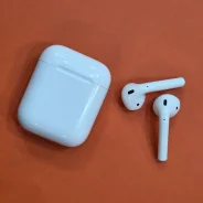 Apple AirPods ����