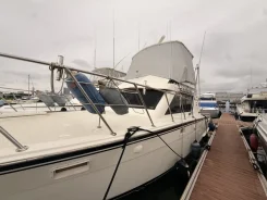 Hatteras. 1989 ���, ����� 12,49��., ��������� ������������, 700��.�., ������. ��� ����� �� ������������ ����